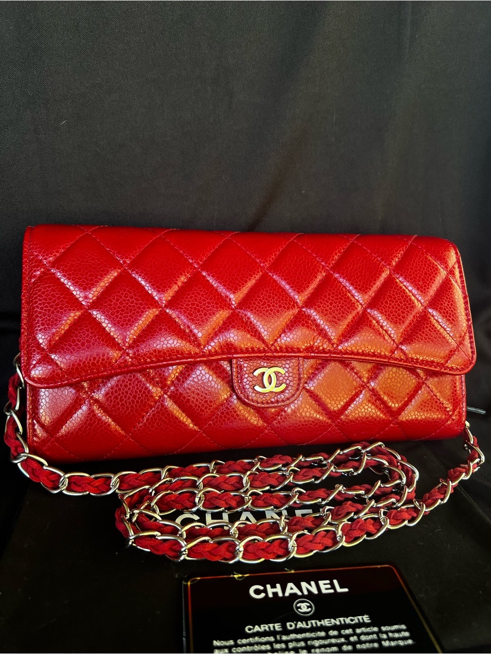 CHANEL CAVIAR CLASSIC FLAP CLUTCH BAG.